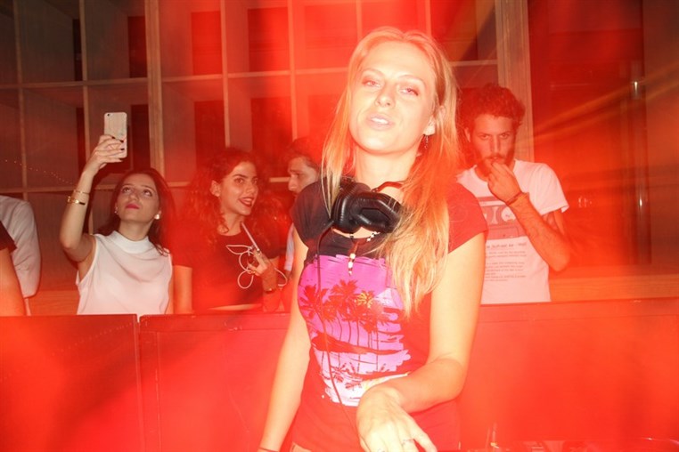 Nora En Pure LIVE at INDIE